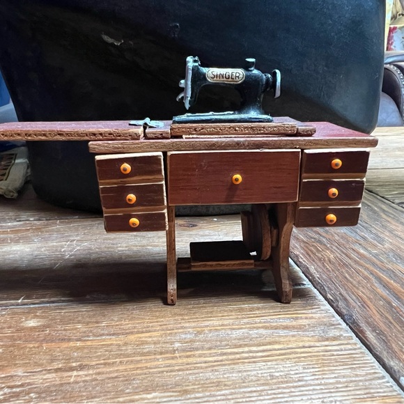Singer Miniature Sewing Machine with Wooden Cabinet - Picture 1 of 8